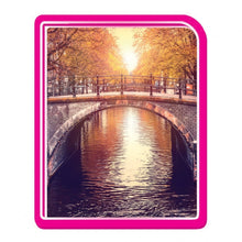 Încarcă imaginea în vizualizatorul Galerie, In oras