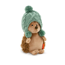 Încarcă imaginea în vizualizatorul Galerie, Prickle, ariciul in costum de iarna, 20cm, Orange Toys

